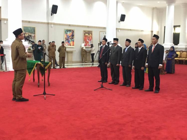 Wagub Lantik Anggota Komisi Informasi Banten