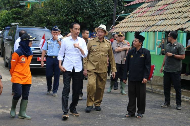 Gubernur Dampingi Presiden Jokowi Tinjau Lokasi Banjir Bandang Lebak