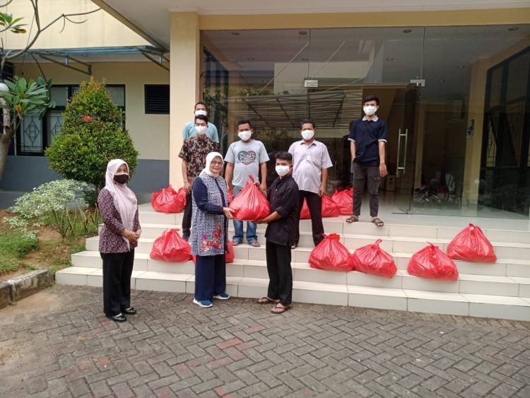 Baznas Bagikan Paket Sembako