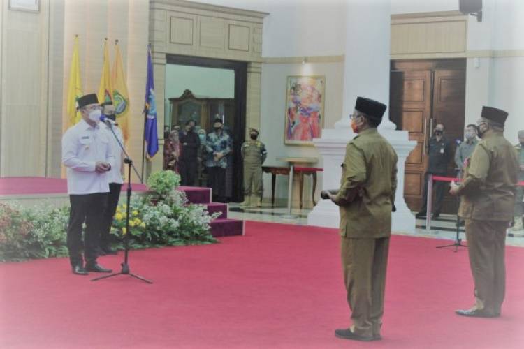 Lantik Pjs Bupati Pandeglang dan Bupati Serang, Wagub: Sukseskan Pilkada Tanpa Bahayakan Masyarakat