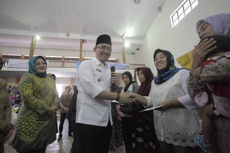 Siap Disalurkan Wagub Banten: Jamsosratu Bantu Penuhi Kebutuhan Pokok Warga Terdampak Covid-19