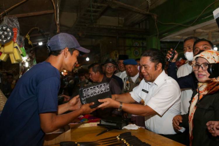 Pengendalian Inflasi, Pj Gubernur Banten Al Muktabar Pantau Harga dan Ketersediaan Kebutuhan Pokok