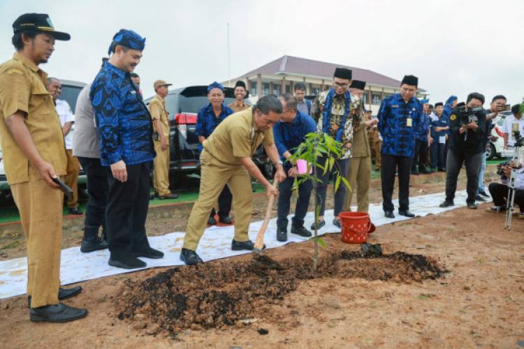Pj Gubernur Banten Al Muktabar Ajak Ciptakan Lingkungan Sekolah Go Green