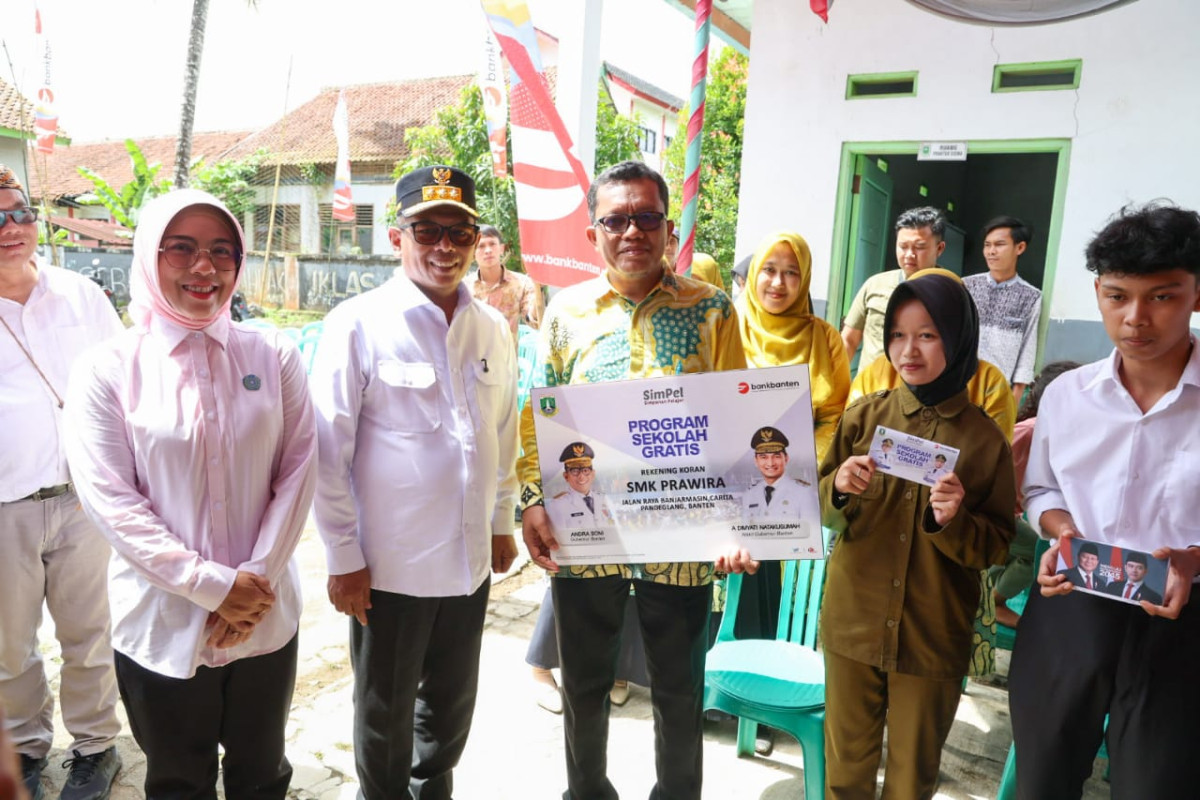 Gubernur Andra Soni Tinjau MBG dan Motivasi Siswa SMK Prawira Pandeglang