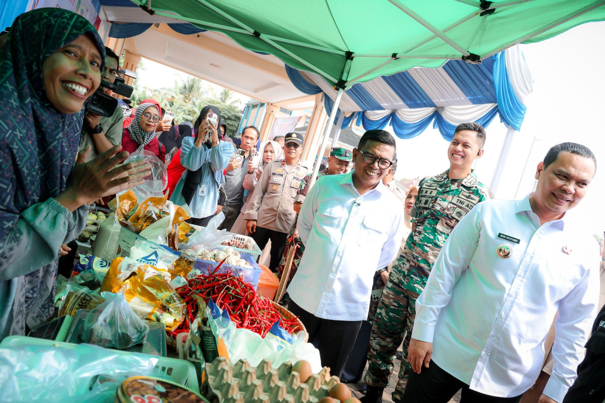 Gerakan Pangan Murah, Gubernur Banten Andra Soni: untuk Bantu Masyarakat Penuhi Kebutuhan Sehari - hari.