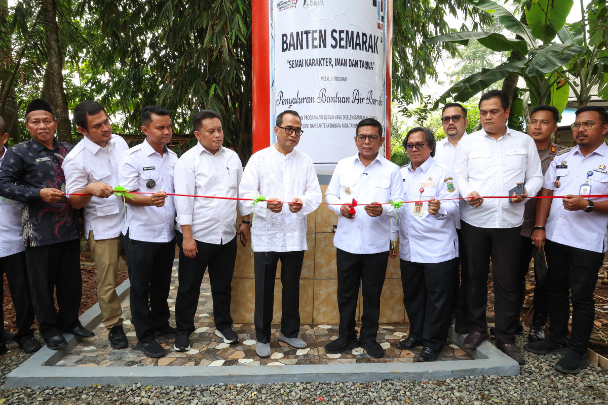 Hadiri Program Pendistribusian Renovasi RTLH dan Instalasi Air Bersih, Gubernur Banten Andra Soni : Tingkatkan konsolidasi dan Kolaborasi