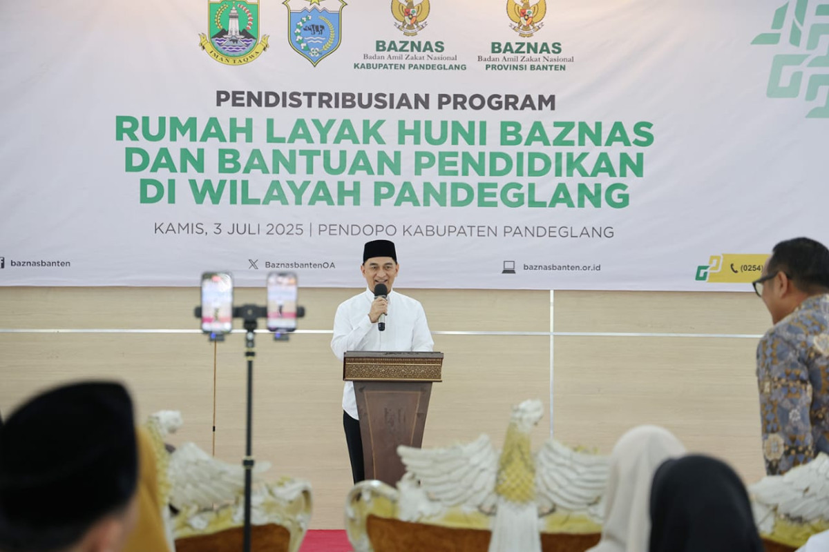 Wagub Banten A Dimyati Natakusumah Salurkan Bantuan RLHB dan Biaya Pendidikan BAZNAS Provinsi Banten